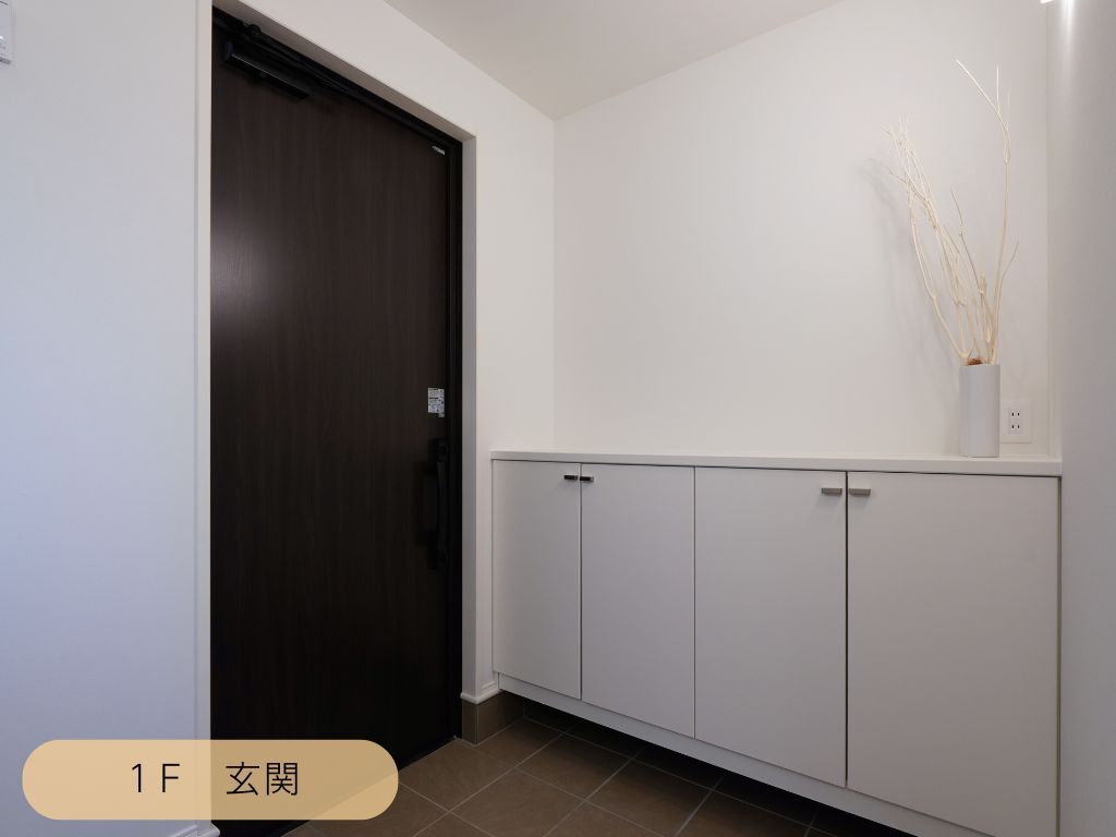 島根県松江市古志原の建売モデルハウスの玄関